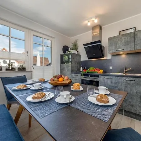 Casa vacanze In With Swimming Pool Zingst