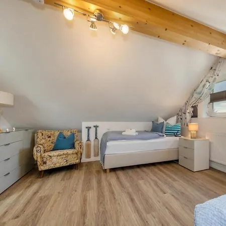 Casa vacanze In With Swimming Pool Zingst