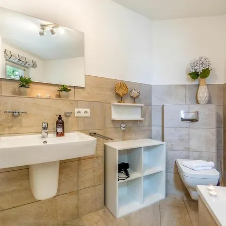 In With Swimming Pool Casa vacanze