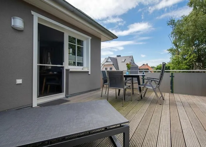 In With Swimming Pool زنغست