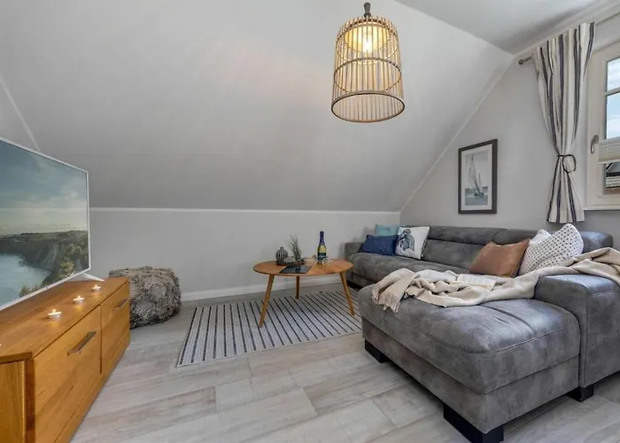 In With Swimming Pool زنغست