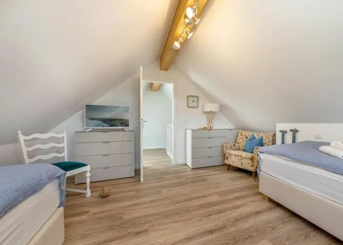 بيت للعطل In With Swimming Pool