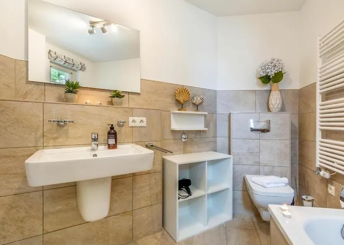 In With Swimming Pool بيت للعطل