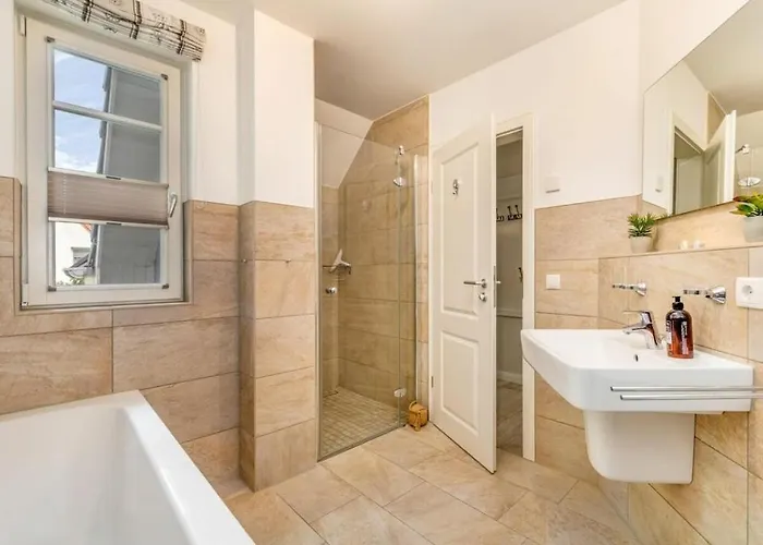 بيت للعطل In With Swimming Pool *